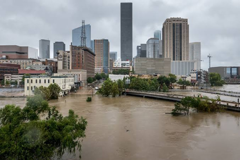 Texas después de Beryl: con alerta de calor, y más de 2.3 millones de personas sin luz