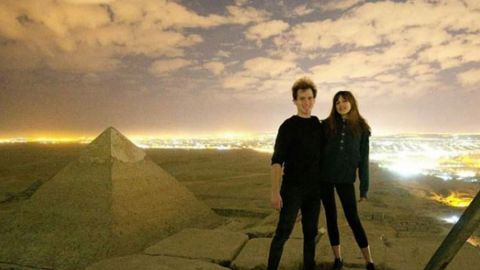 Piden sanción para pareja "teniendo sexo" en pirámides de Giza