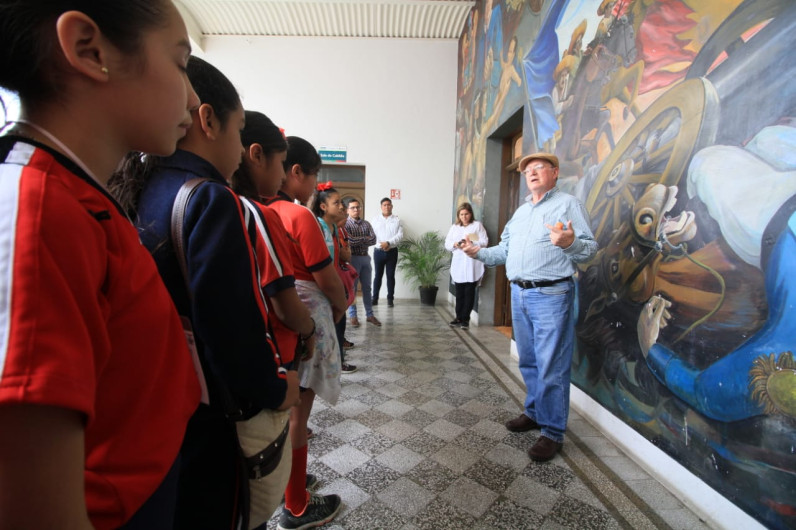 Visitan alumnos de la zona rural de Victoria el Congreso del Estado