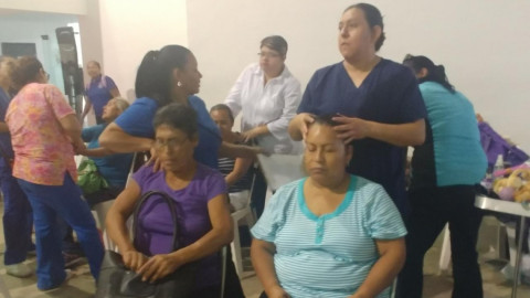 Previo al Día del Abuelo, más de mil abuelitos festejan su día