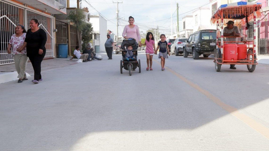 Maki Ortiz entrega más calles nuevas en colonias y fraccionamientos