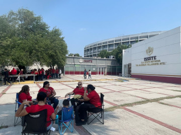 Maestros continúan con reclamos de pensión justa y atención médica