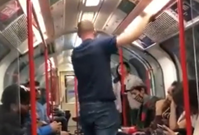 Hombre insulta a joven asiática en metro de Londres y lo golpean