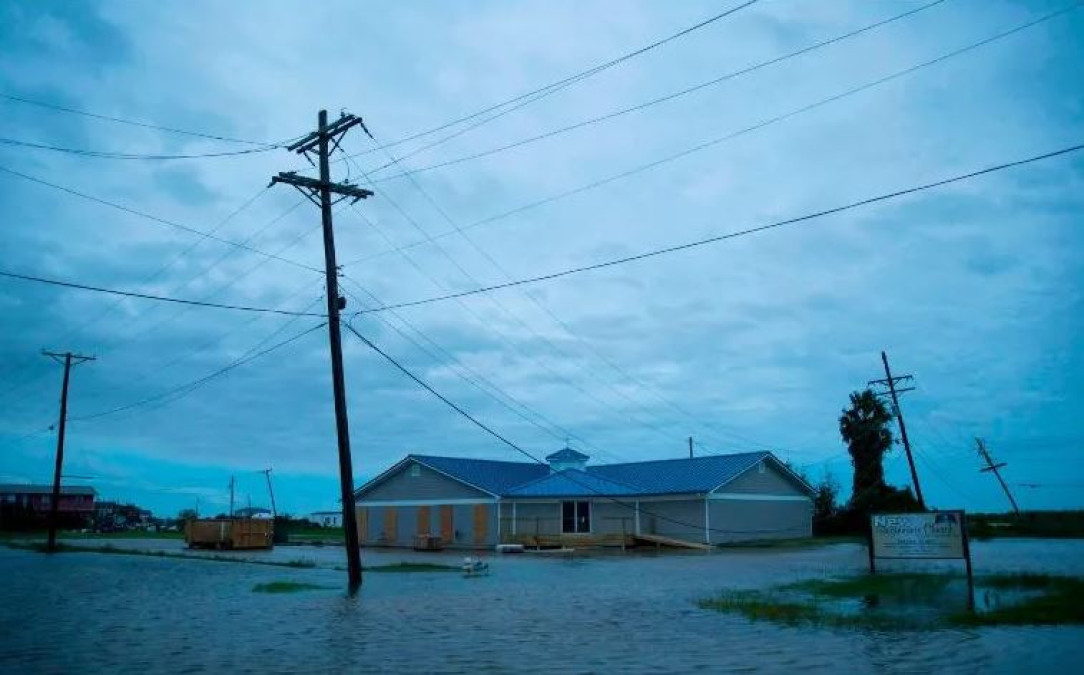 “Laura” se debilita rumbo a Arkansas