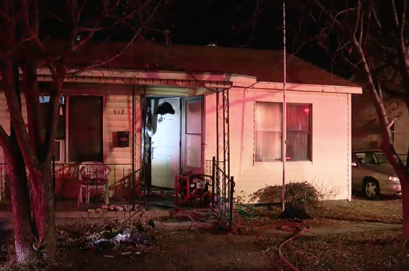 Anciana muere tras ser rescatada de un incendio en su casa