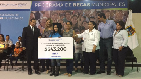 Encabeza Maki Ortiz entrega de 7 mil becas municipales   