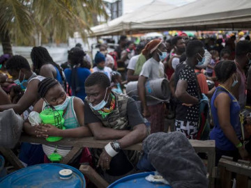 EEUU cierra parte de frontera de Texas y envía a haitianos a casa