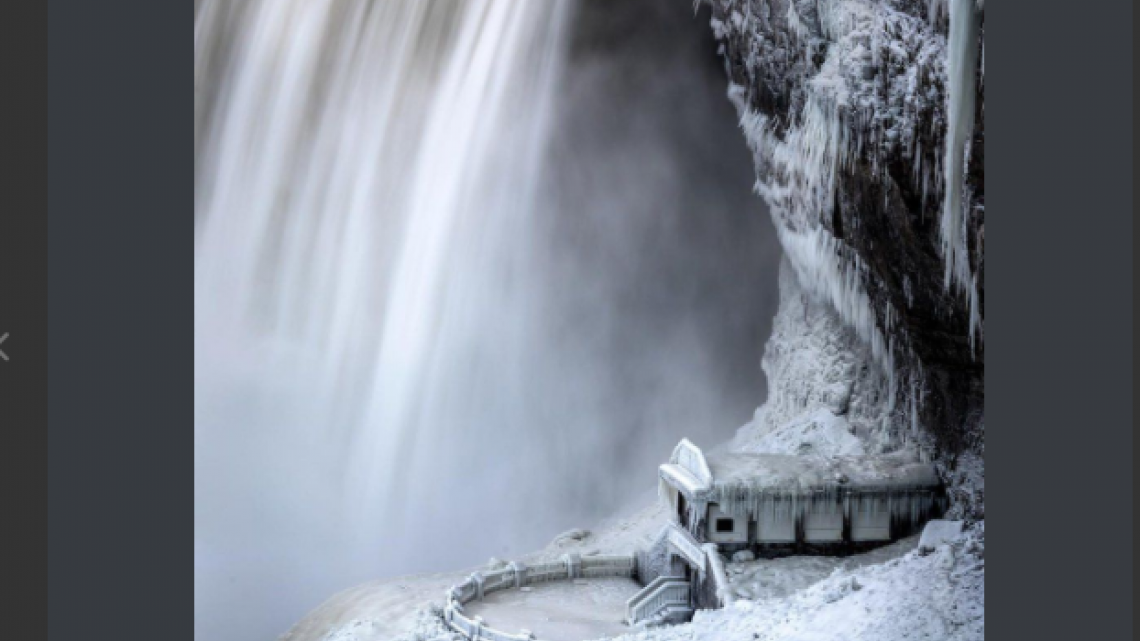 Intenso frío congela las Cataratas del Niágara