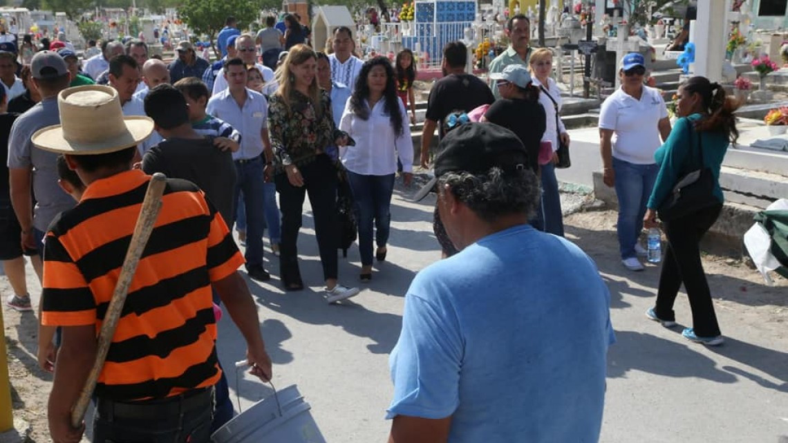 Alcaldesa realiza recorrido en cementerios