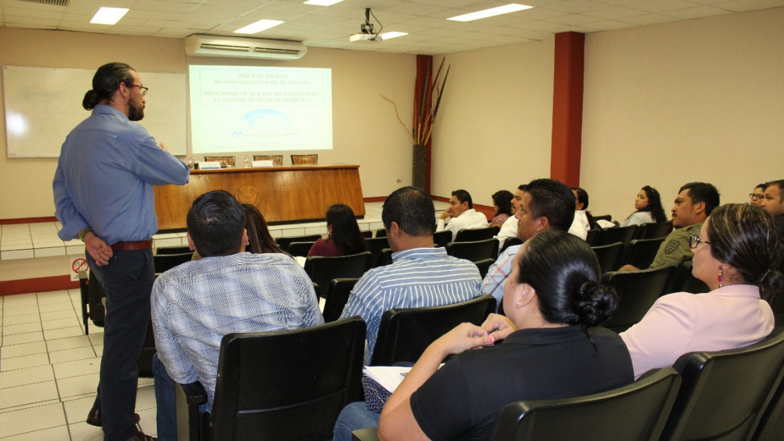 Capacitan a elementos de Combate a la Corrupción