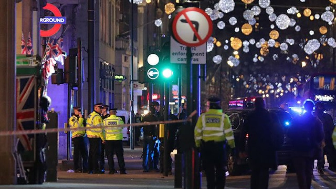 Desalojan estaciones de metro Oxford Circus y Bond Street en Londres
