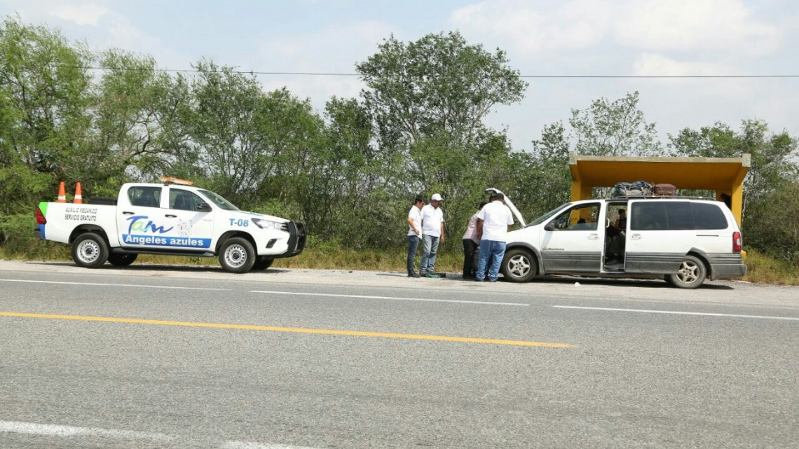 Ángeles Azules en atención a automovilistas de Tamaulipas