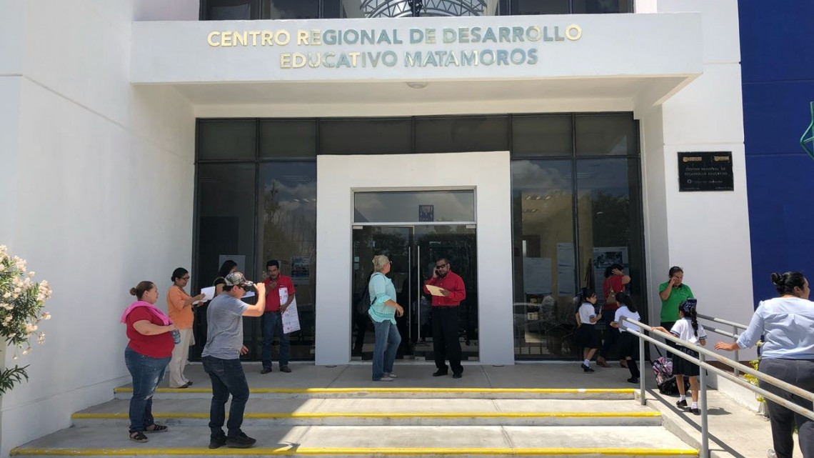 Maestros piden la salida de Héctor Escobar 