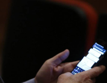 Arrestan a una mujer en Arizona por acosar a hombre con 65 mil mensajes