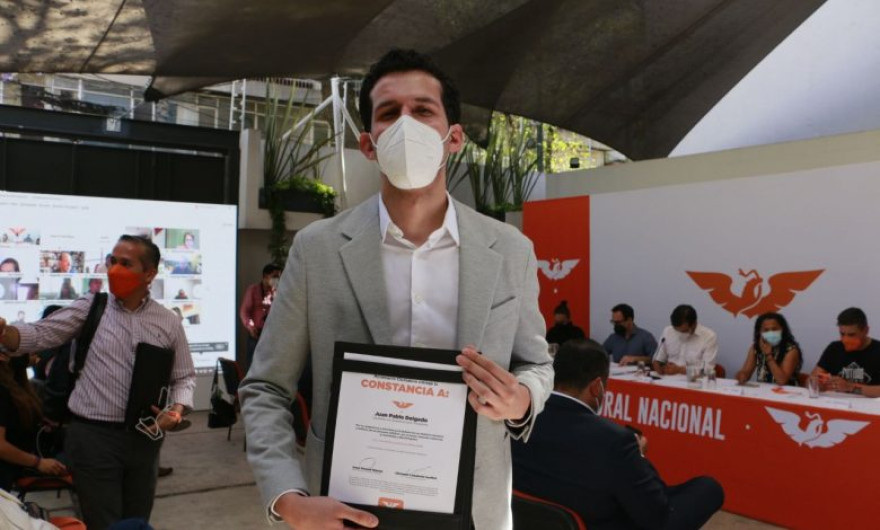 León anuncia su primer candidato abiertamente gay