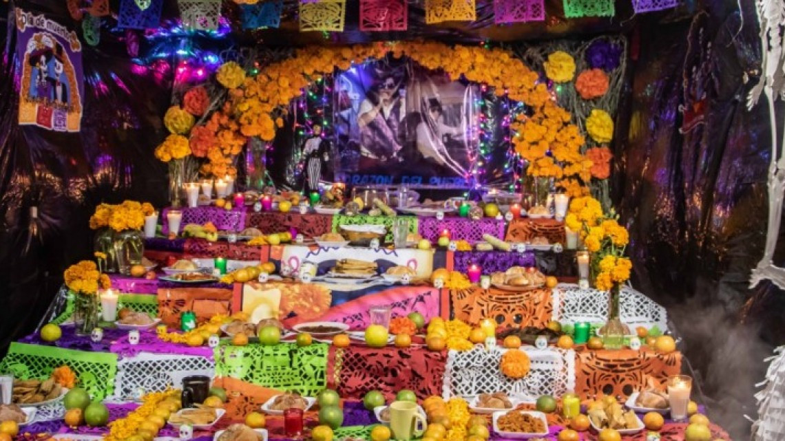 Familias participan en el concurso de Altar de Muertos en el marco del Festival de la Huesuda 2020