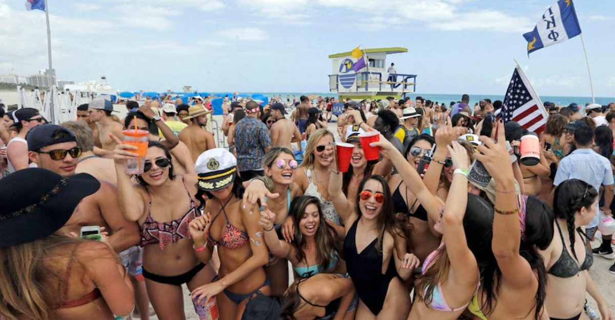 Miami bajo toque de queda por balaceras