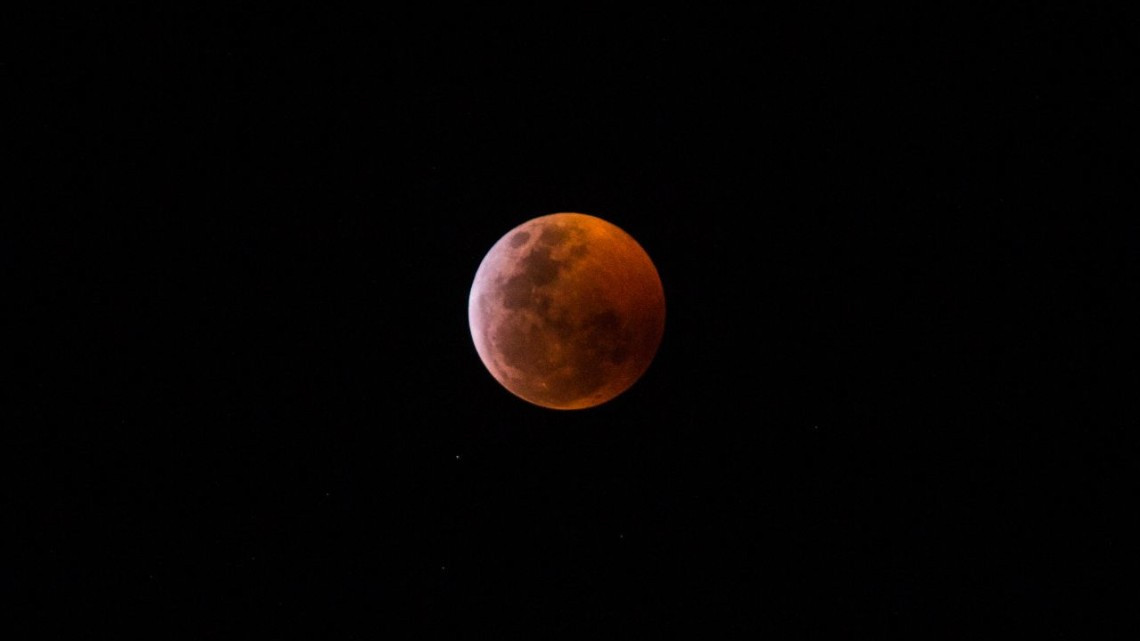Así se vivió en México y otras partes del mundo, el eclipse lunar más largo del siglo 