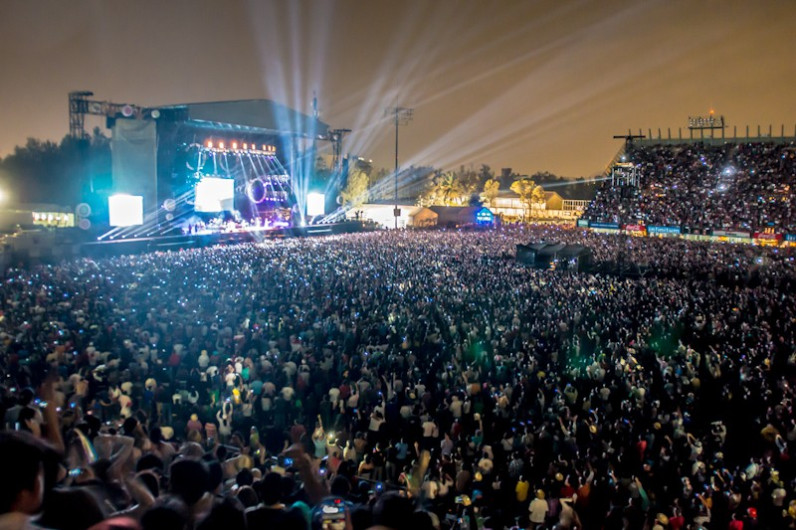 Disfrutan del inicio del Vive Latino en Foro Sol