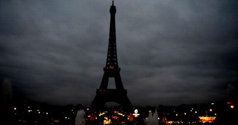 La Torre Eiffel se apagará en homenaje a los afectados del atentado en Québec