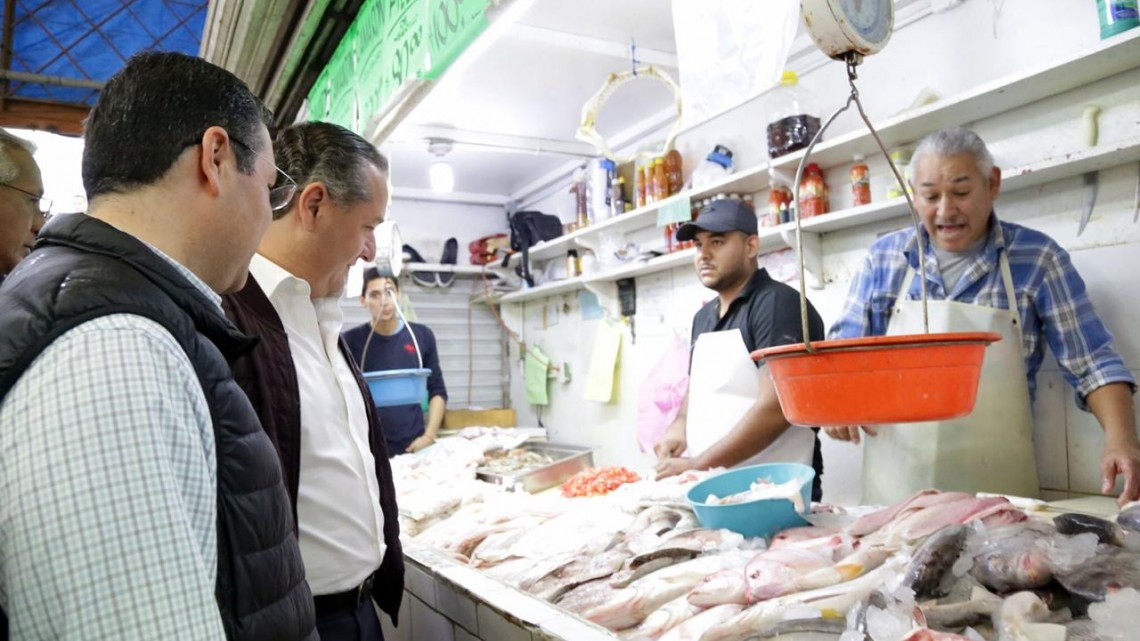 Remodelarán mercado municipal y van por rescate de plaza Isauro Alfaro Otero 