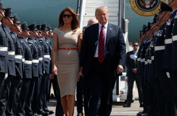 Trump llega a Reino Unido en medio de protestas