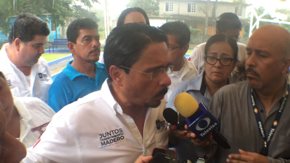 Bajo el sol o entre el agua burócratas deben de trabajar: Andrés Zorrilla