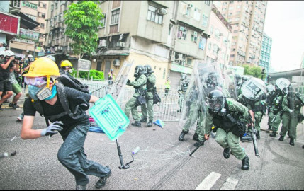  Protestas en Hong Kong se salen de control por segundo día consecutivo