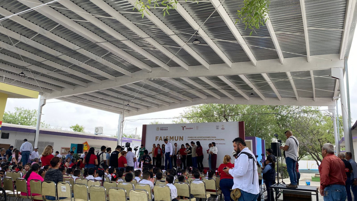 Entrega obras en escuelas de preescolar