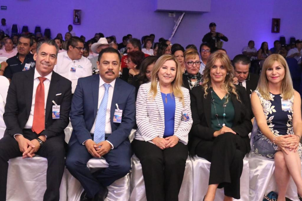 Felicita Maki Ortiz a Alcalde de Ciudad Mier por su Primer Informe