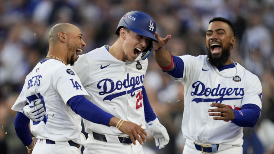 ¡A un triunfo de la Corona! Dodgers vencen a los Yankees en el tercer juego de la Serie Mundial