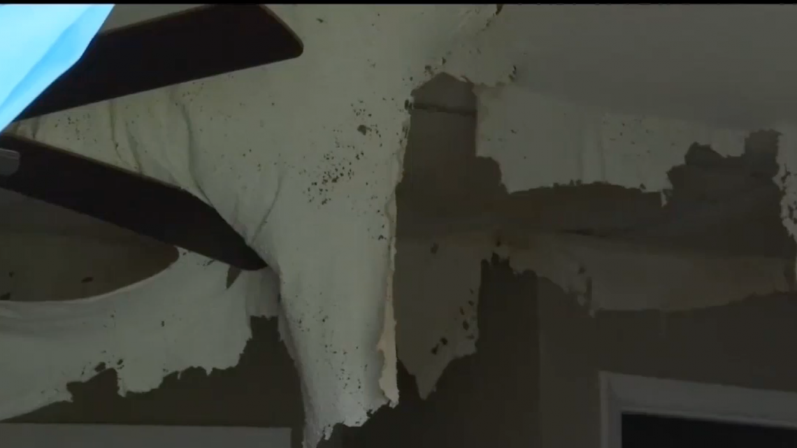 Incendio en departamentos desplaza a residentes