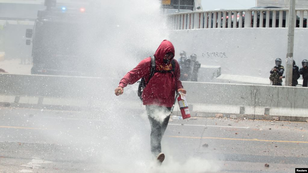 Jornada de protestas violentas en Honduras contra la privatización