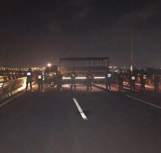 Bloqueo militar impide la entrada de ayuda en Venezuela