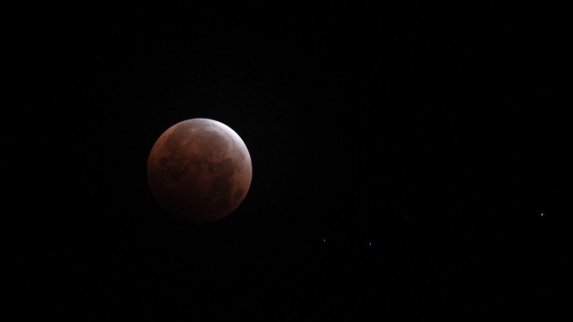 Así se vivió en México y otras partes del mundo, el eclipse lunar más largo del siglo 