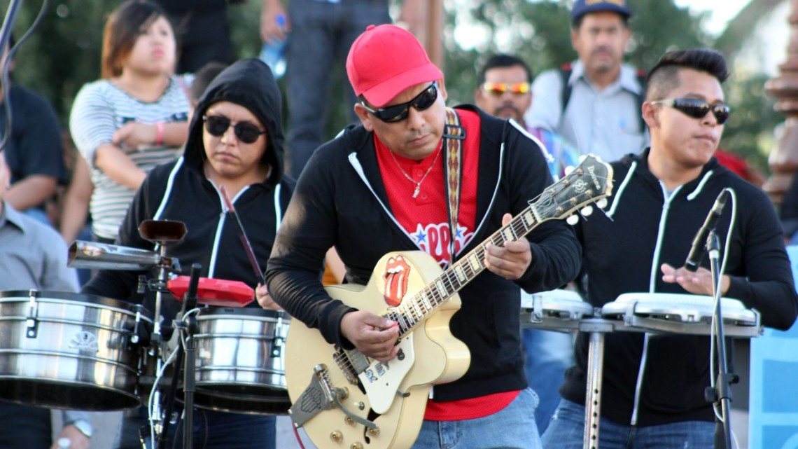 Festejan "Día del Padre" en plaza principal