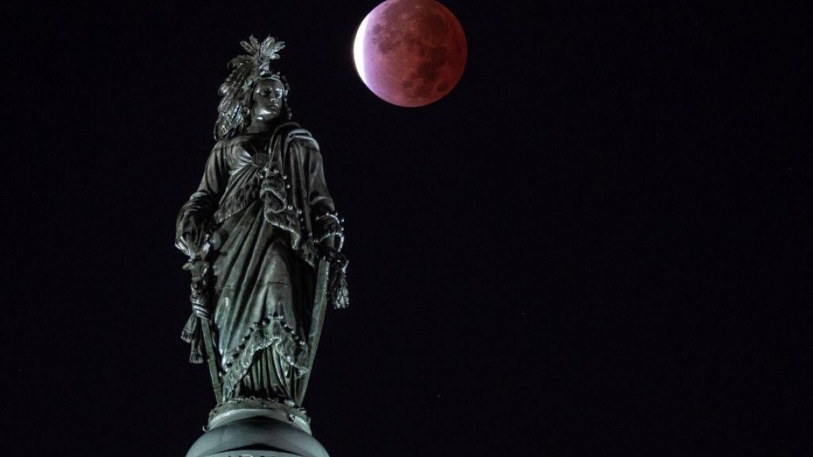 Así se vivió en México y otras partes del mundo, el eclipse lunar más largo del siglo 