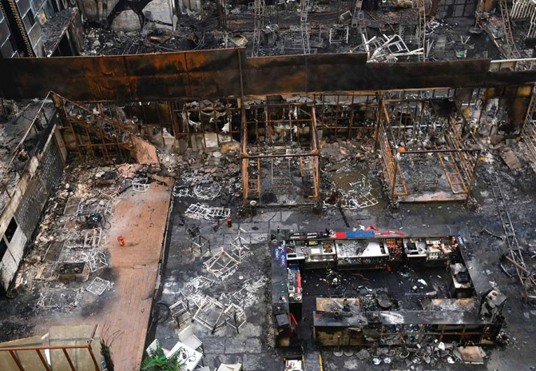 Fuerte incendio provoca muerte de 14 personas en la India