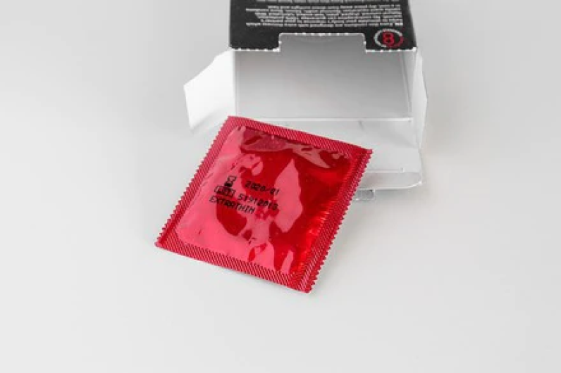 Crearán esculturas hechas con condones para un concurso