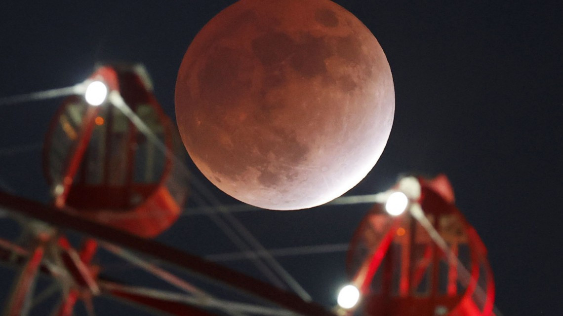 Así se vivió en México y otras partes del mundo, el eclipse lunar más largo del siglo 
