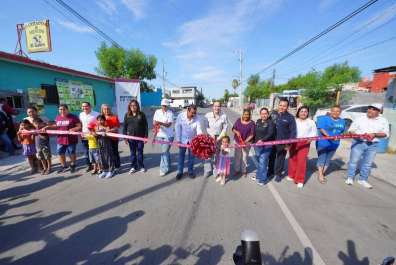 Carmen Lilia Canturosas entrega obras de repavimentación en la colonia El Campanario