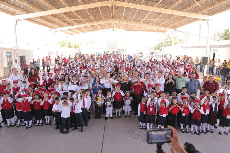Expresan padres de familia agradecimientos por apoyos del Gobierno Municipal para ciclo escolar 2024-2025