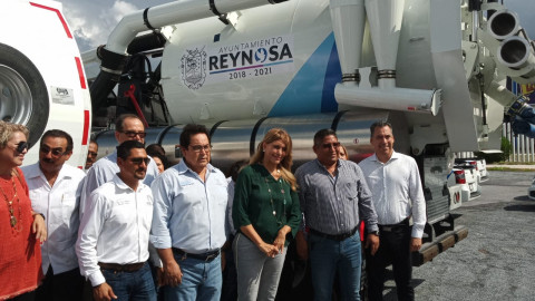 Entrega Maki vehículos y recursos materiales a dependencias municipales