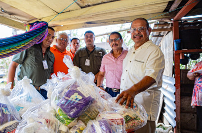 Entrega gobierno de Matamoros apoyos alimentarios a familias de pescadores 