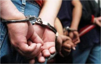 Policía de Hong Kong detiene a cinco jóvenes por muerte de anciano