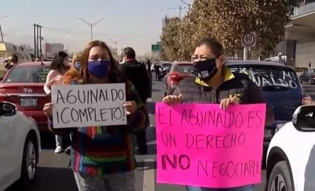 Docentes de NL acusan al gobierno de traición por diferir aguinaldos