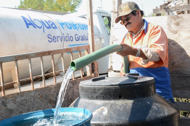 Distribuyen pipas agua potable en 30 colonias en Nuevo Laredo