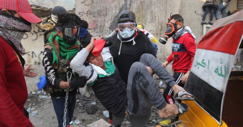 Dos muertos en violenta jornada de protestas en Bagdad