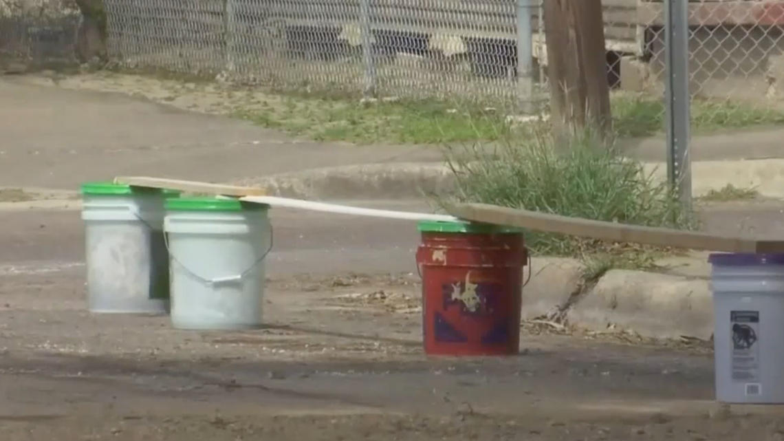 Prohiben en Brownsville cobrar estacionamiento en via publica