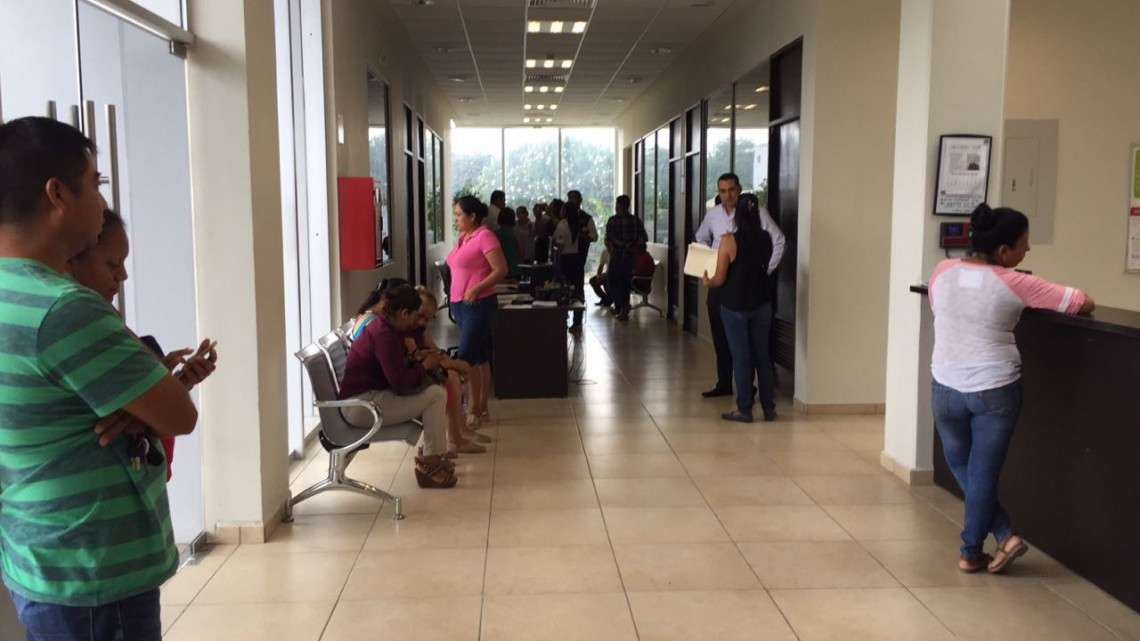 Solicitan padres de familia aires acondicionados